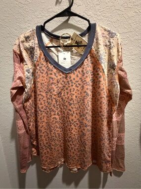 Easel Mixed Print Long Sleeve V-Neck Top in Rust, Peach and Pink NWT